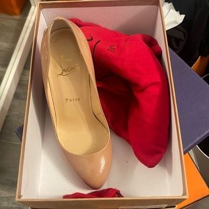 Privé Open Toe Pump
CHRISTIAN LOUBOUTIN
